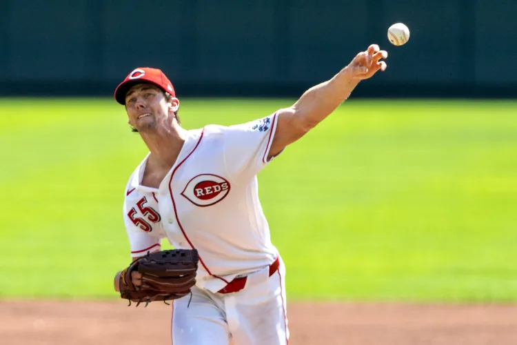 Reds defeat Padres, 7-3, to take series